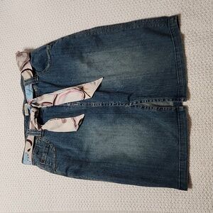 Women's St Johns Bay denim skirt with belt & pockets. Size 10